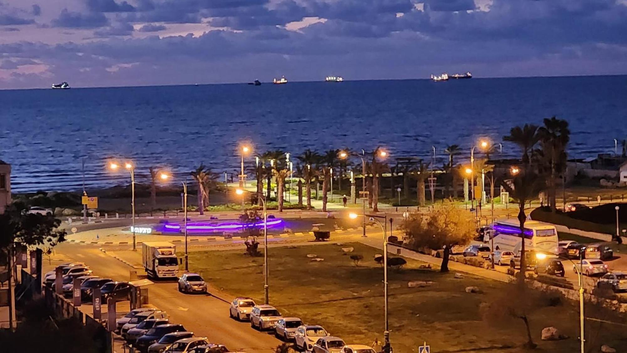 Haifa Night'S Esterno foto
